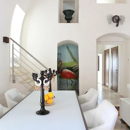 Vila Sleeps 14 With Wifi